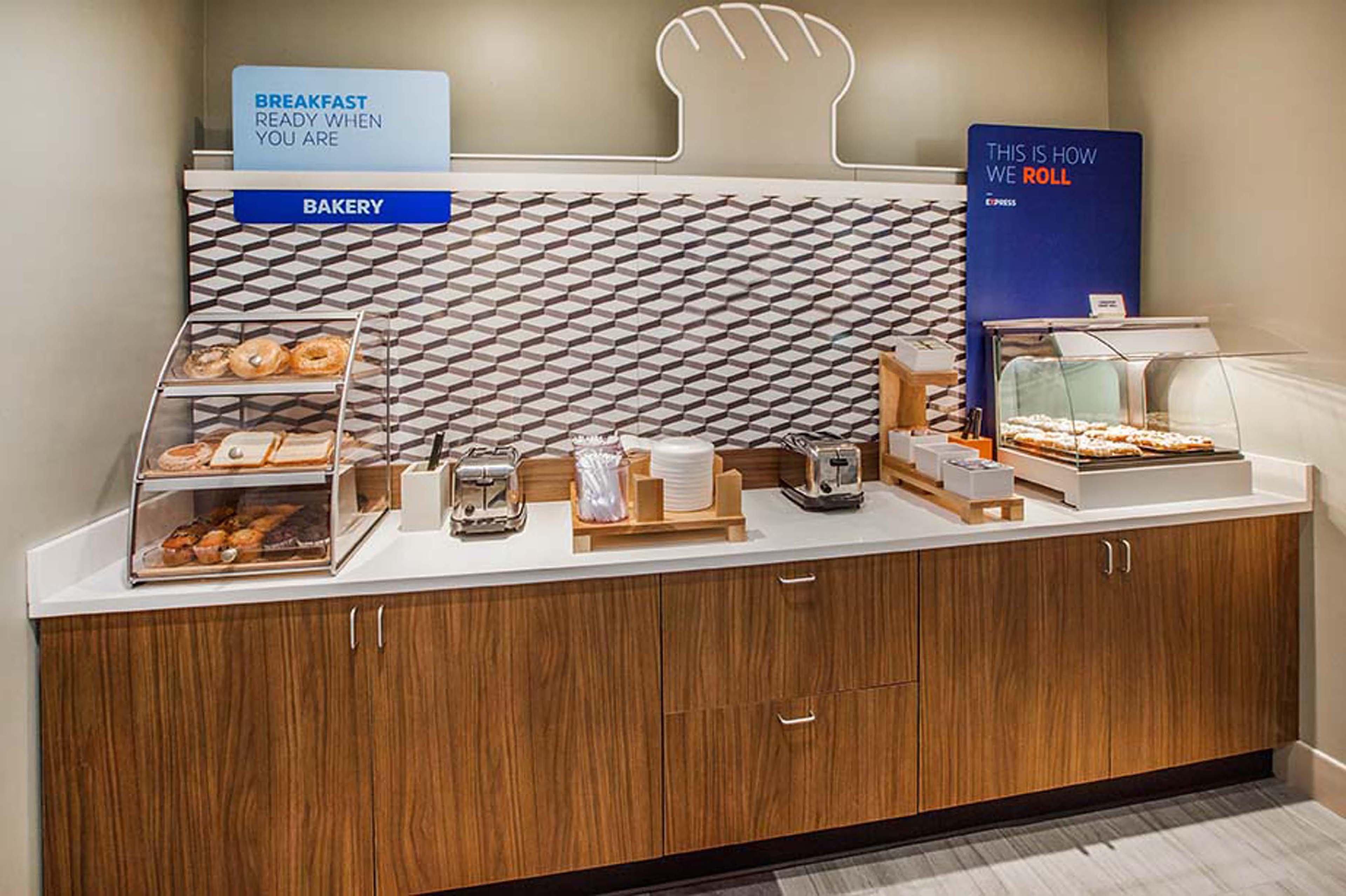 Holiday Inn Express Hotel Pittsburgh-North/Harmarville By Ihg Экстерьер фото